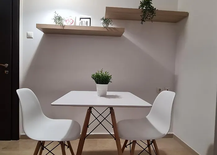 In The Heart Of The 5β Larissa